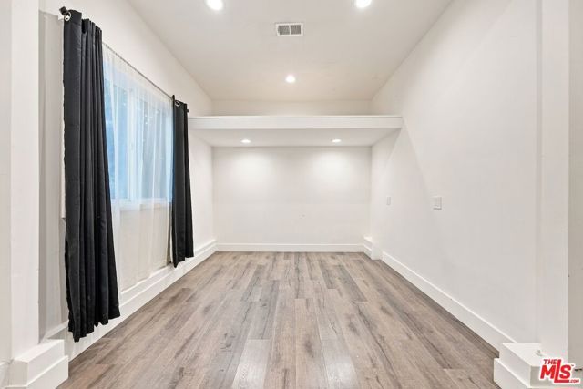 5945 Yarmouth Avenue, Los Angeles, CA 91316