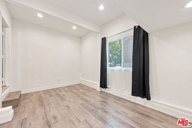5945 Yarmouth Avenue, Los Angeles, CA 91316