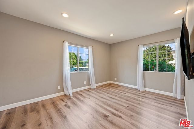 5945 Yarmouth Avenue, Los Angeles, CA 91316