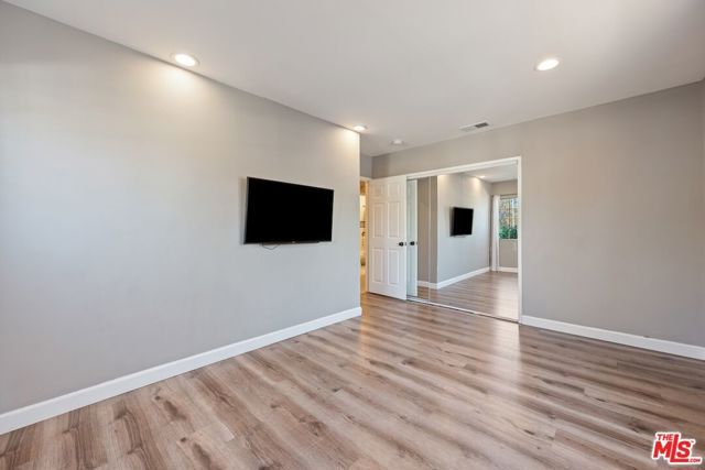 5945 Yarmouth Avenue, Los Angeles, CA 91316