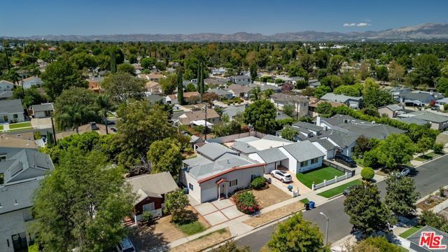 5945 Yarmouth Avenue, Los Angeles, CA 91316