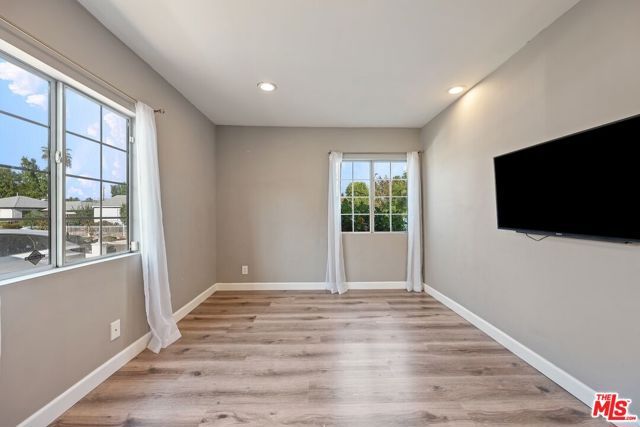5945 Yarmouth Avenue, Los Angeles, CA 91316