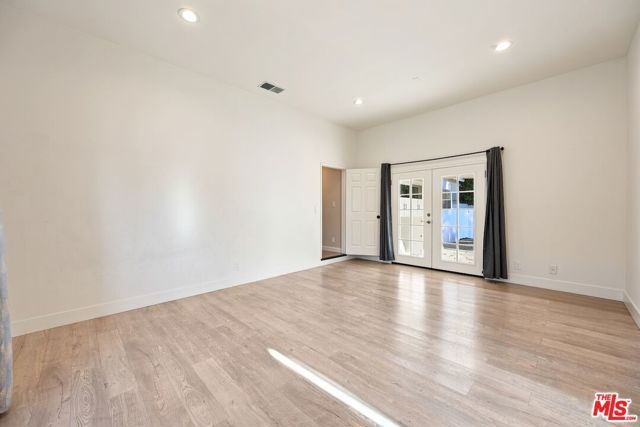 5945 Yarmouth Avenue, Los Angeles, CA 91316
