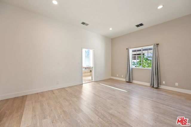 5945 Yarmouth Avenue, Los Angeles, CA 91316