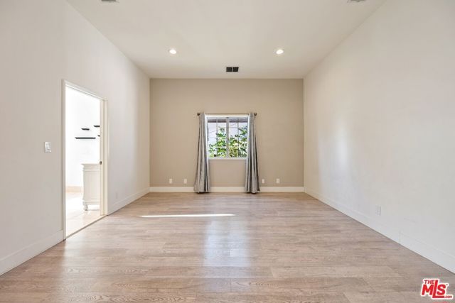 5945 Yarmouth Avenue, Los Angeles, CA 91316