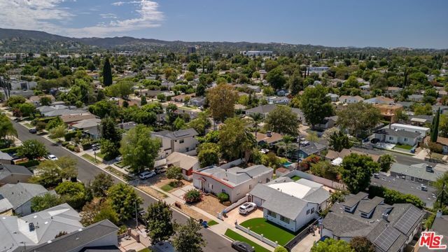 5945 Yarmouth Avenue, Los Angeles, CA 91316