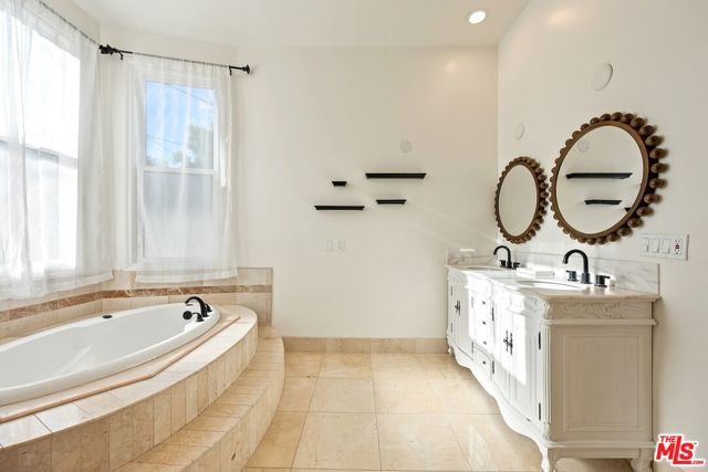 5945 Yarmouth Avenue, Los Angeles, CA 91316