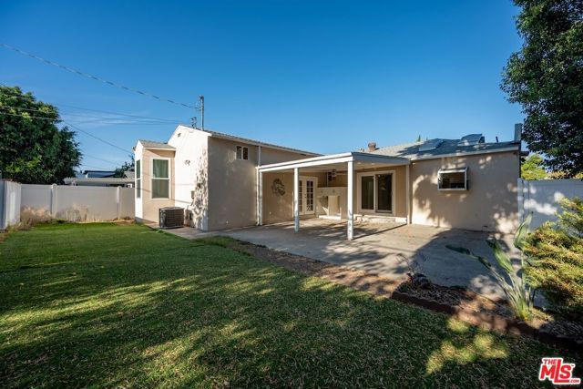 5945 Yarmouth Avenue, Los Angeles, CA 91316