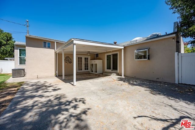 5945 Yarmouth Avenue, Los Angeles, CA 91316