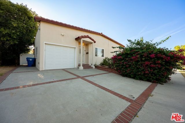 5945 Yarmouth Avenue, Los Angeles, CA 91316