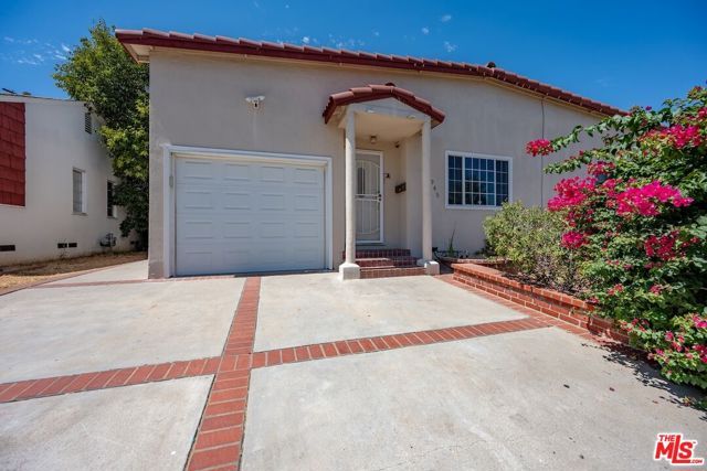 5945 Yarmouth Avenue, Los Angeles, CA 91316