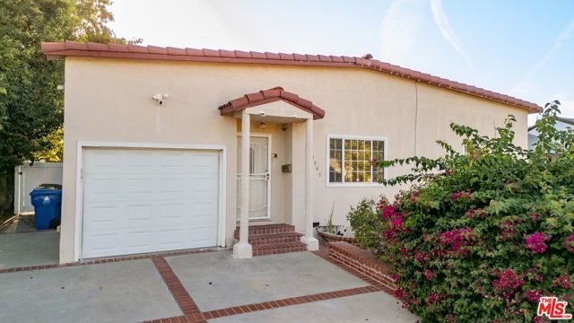 5945 Yarmouth Avenue, Los Angeles, CA 91316