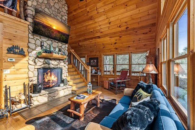 9 Dean Court, Blue Ridge, GA 30513