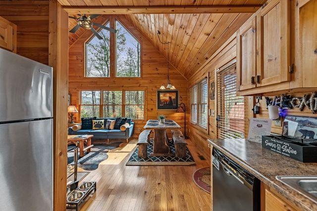 9 Dean Court, Blue Ridge, GA 30513