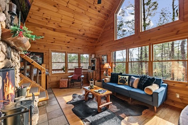 9 Dean Court, Blue Ridge, GA 30513