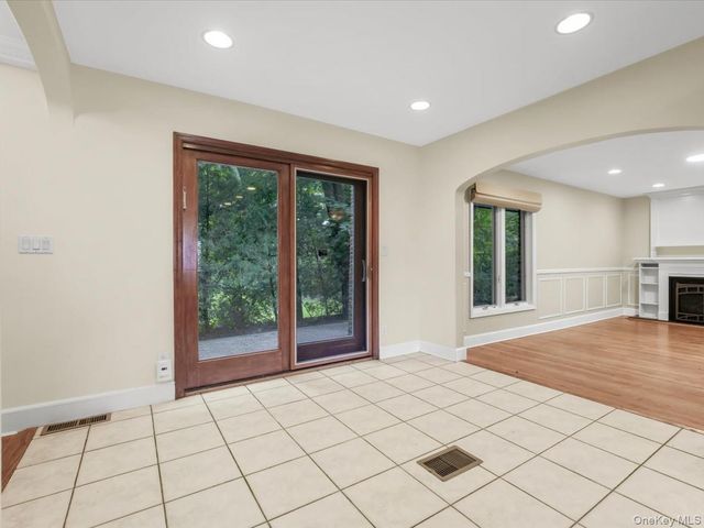 2 Amherst Road E, Great Neck, NY 11021