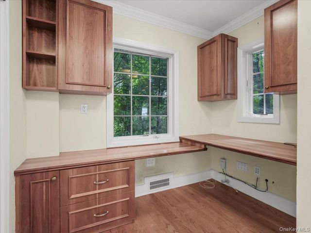 2 Amherst Road E, Great Neck, NY 11021