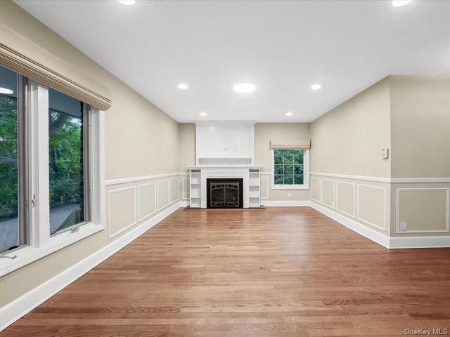 2 Amherst Road E, Great Neck, NY 11021