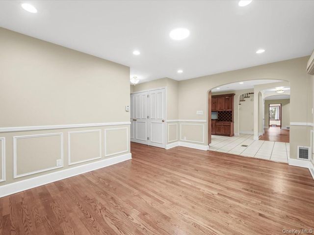 2 Amherst Road E, Great Neck, NY 11021