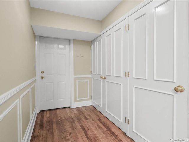 2 Amherst Road E, Great Neck, NY 11021