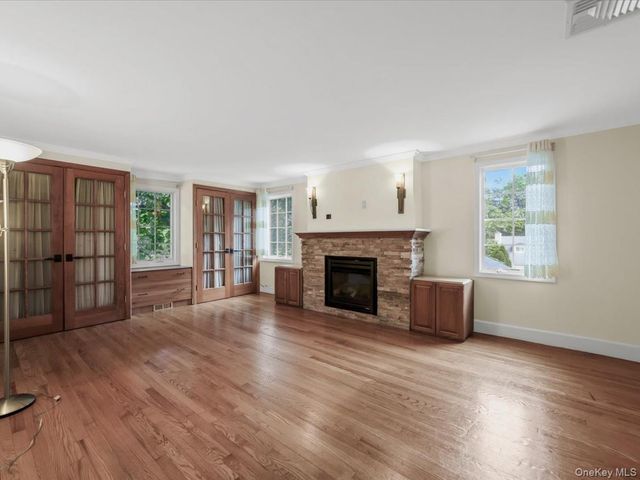 2 Amherst Road E, Great Neck, NY 11021