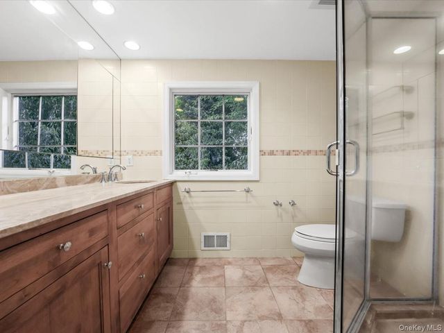 2 Amherst Road E, Great Neck, NY 11021