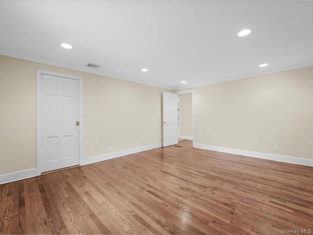 2 Amherst Road E, Great Neck, NY 11021