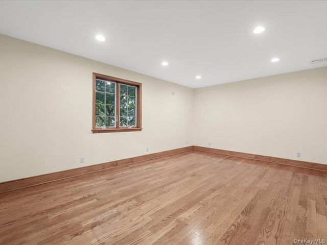 2 Amherst Road E, Great Neck, NY 11021