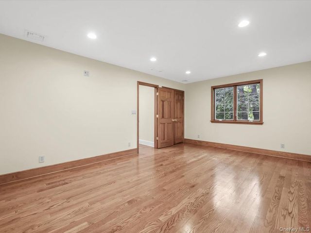 2 Amherst Road E, Great Neck, NY 11021