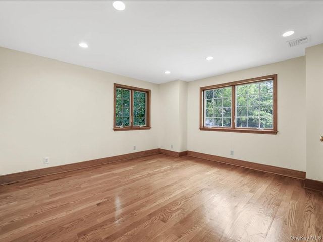2 Amherst Road E, Great Neck, NY 11021