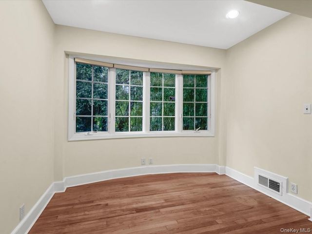 2 Amherst Road E, Great Neck, NY 11021
