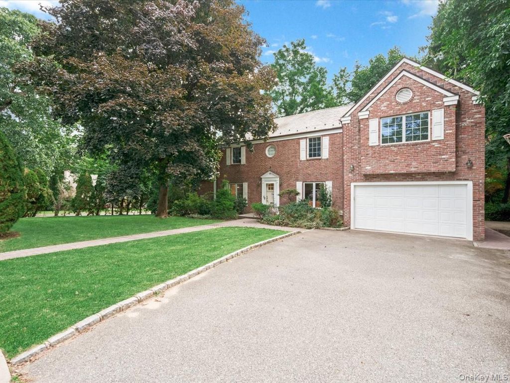 2 Amherst Road E, Great Neck, NY 11021 — photo 4
