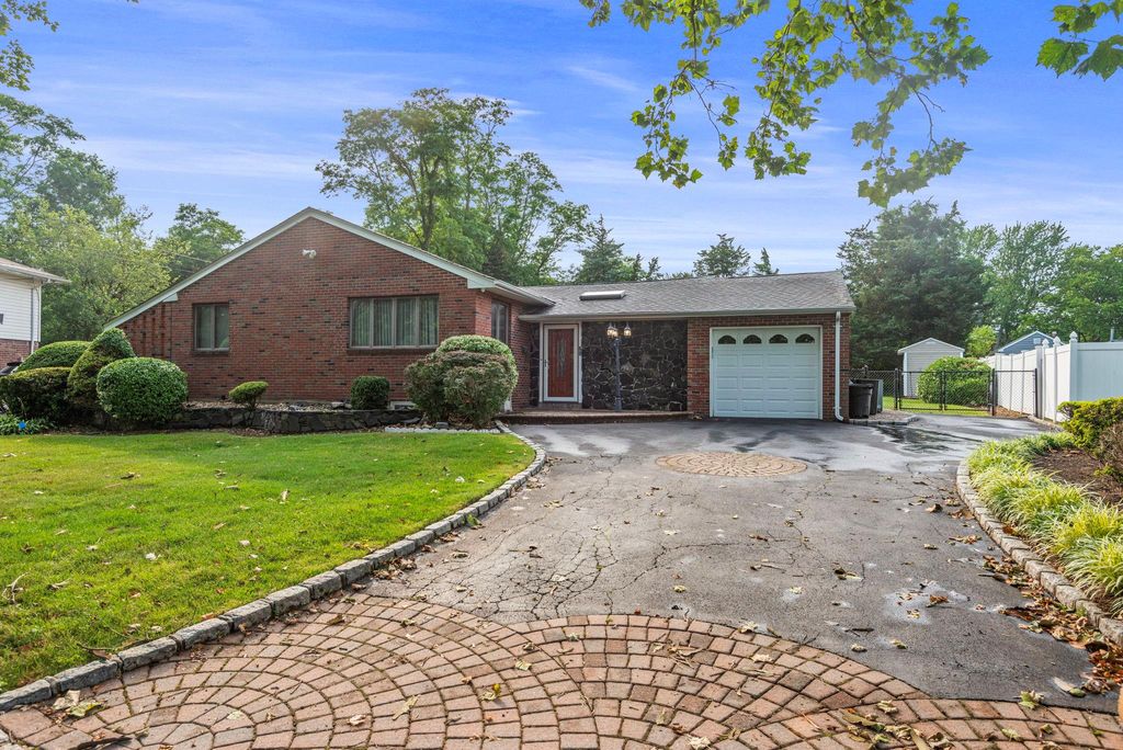 60 Wheatfield Lane, Commack, NY 11725