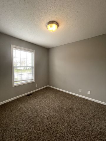 399 Paris Dr, Clarksville, TN 37042