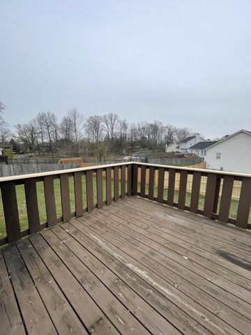 399 Paris Dr, Clarksville, TN 37042