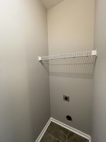 399 Paris Dr, Clarksville, TN 37042