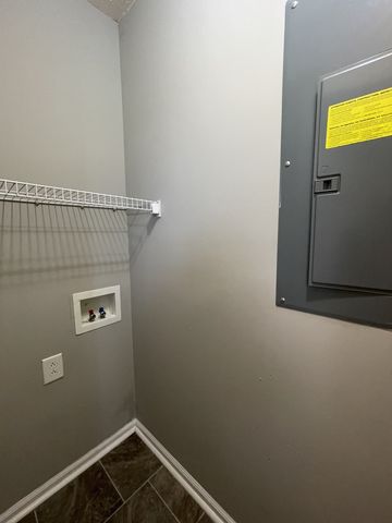 399 Paris Dr, Clarksville, TN 37042