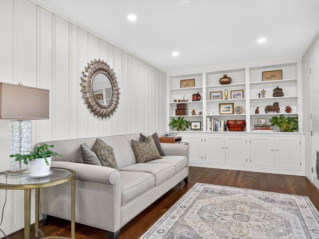 432 Dedham St, Newton, MA 02459