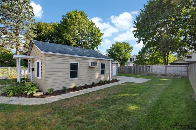 115 Grant Street, Barrington, IL 60010