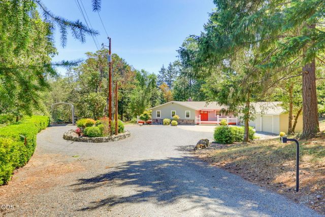 290 Chinook Park Lane, Grants Pass, OR 97527