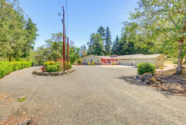290 Chinook Park Lane, Grants Pass, OR 97527