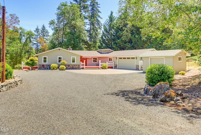 290 Chinook Park Lane, Grants Pass, OR 97527