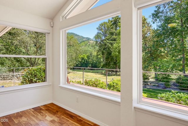 290 Chinook Park Lane, Grants Pass, OR 97527