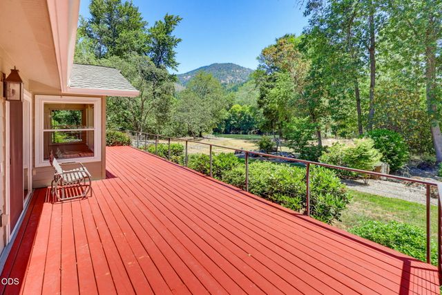 290 Chinook Park Lane, Grants Pass, OR 97527