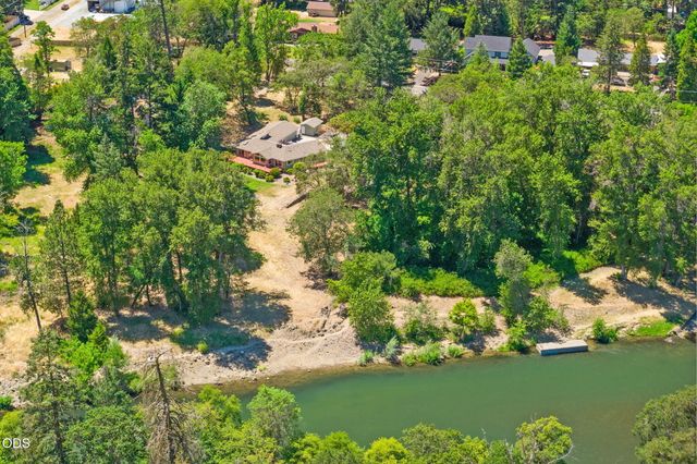 290 Chinook Park Lane, Grants Pass, OR 97527