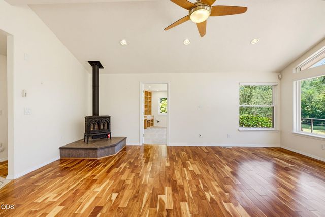 290 Chinook Park Lane, Grants Pass, OR 97527
