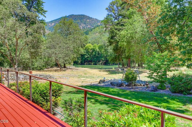 290 Chinook Park Lane, Grants Pass, OR 97527