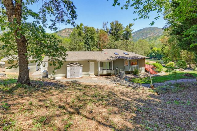 290 Chinook Park Lane, Grants Pass, OR 97527
