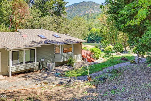 290 Chinook Park Lane, Grants Pass, OR 97527