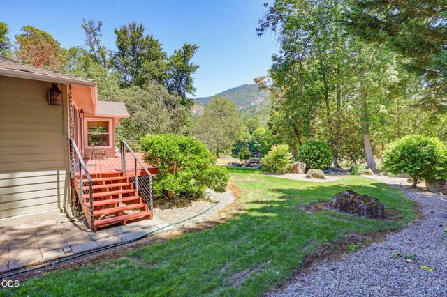 290 Chinook Park Lane, Grants Pass, OR 97527
